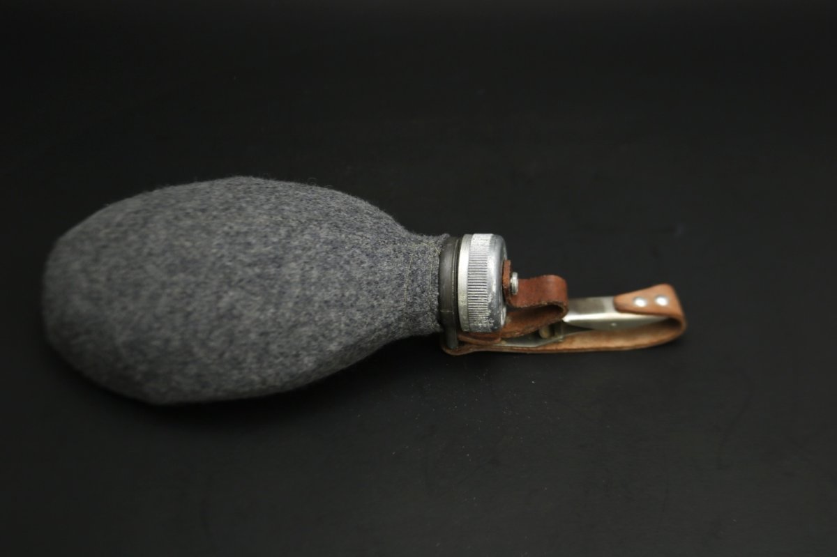 画像4: Sweden Army flaska/スウェーデン軍 フェルトカバー付 アルミ水筒【未使用】グレー   (4)