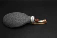 画像4: Sweden Army flaska/スウェーデン軍 フェルトカバー付 アルミ水筒【未使用】グレー   (4)