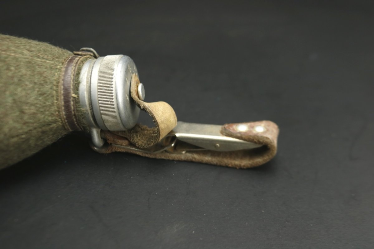 画像5: Sweden Army flaska/ スウェーデン軍 フェルトカバー付 アルミ水筒【未使用 】カーキ (5)