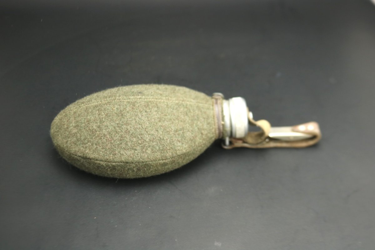 画像4: Sweden Army flaska/ スウェーデン軍 フェルトカバー付 アルミ水筒【未使用 】カーキ (4)