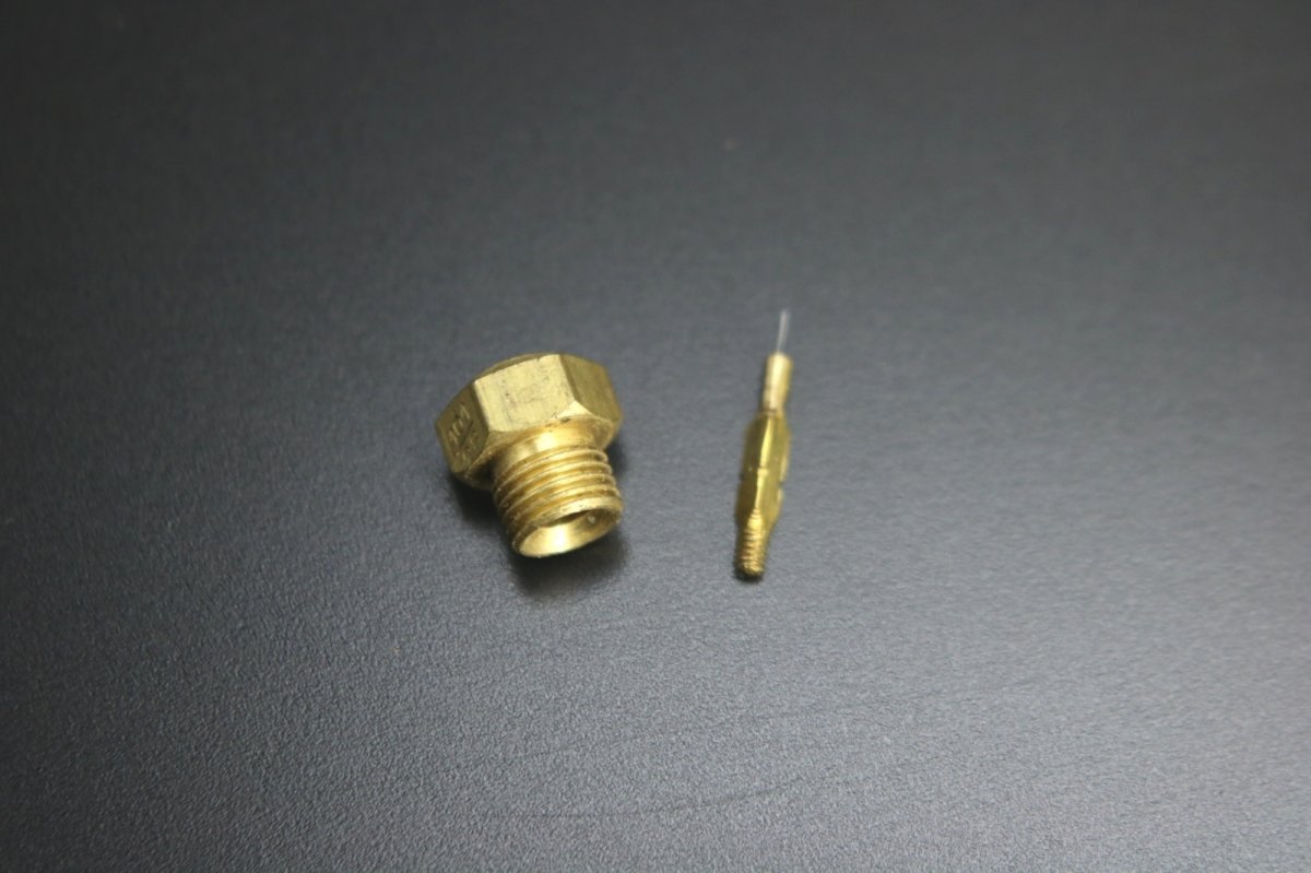 画像1: ラディウス 101 純正 ニードル ＆ ニップル 2点セット Sweden/Radius (1)