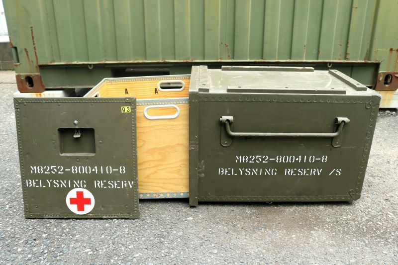 画像1: Military Box Sweden/スウェーデン軍 コンテナミリタリ－ボックス  (1)